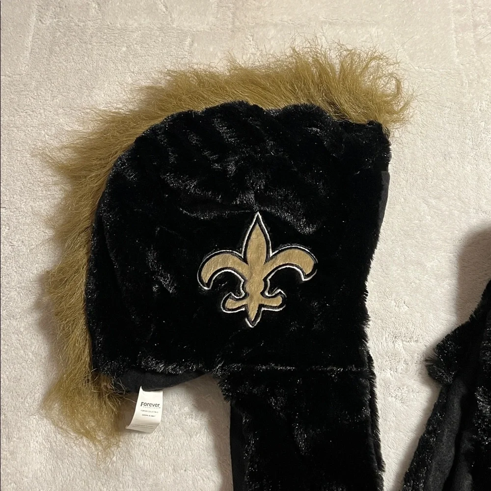 Black and Gold Fleur-de-Lis Women's Head Cover Scarf and Glove Set. NWOT